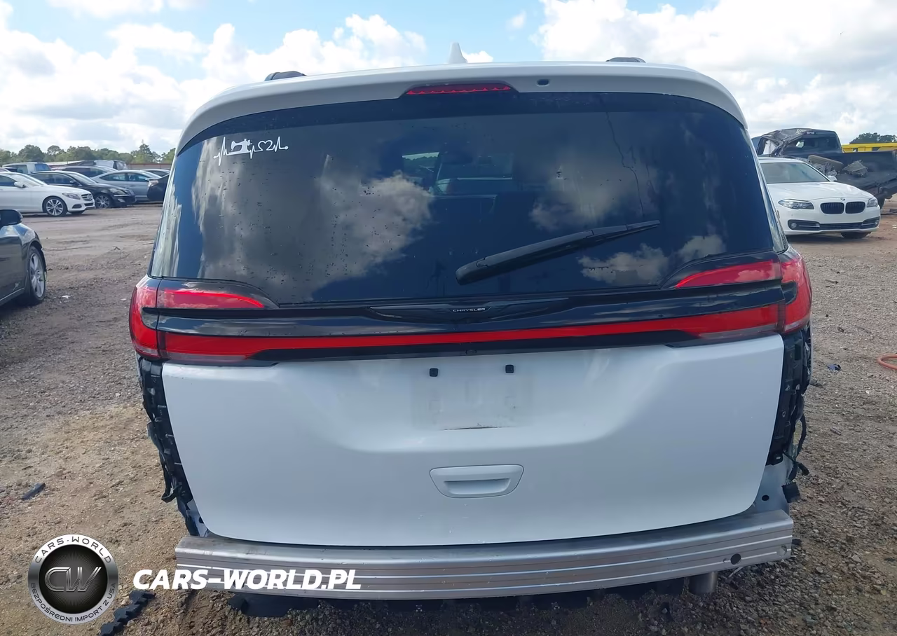 2022 Chrysler Pacifica Touring L VIN:2C4RC1BG8NR112895 - 17