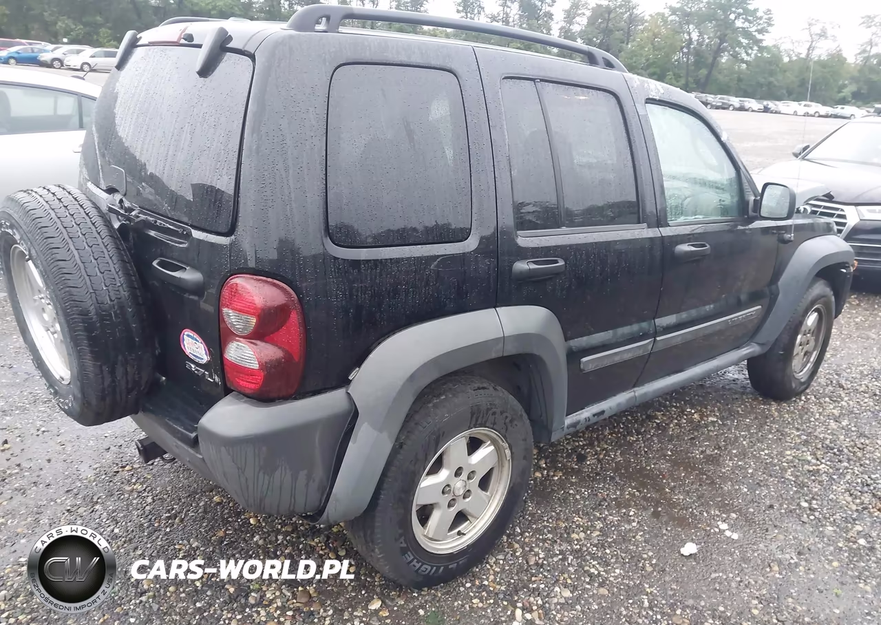 2007 Jeep Liberty Sport VIN:1J4GL48K27W701823 - 4
