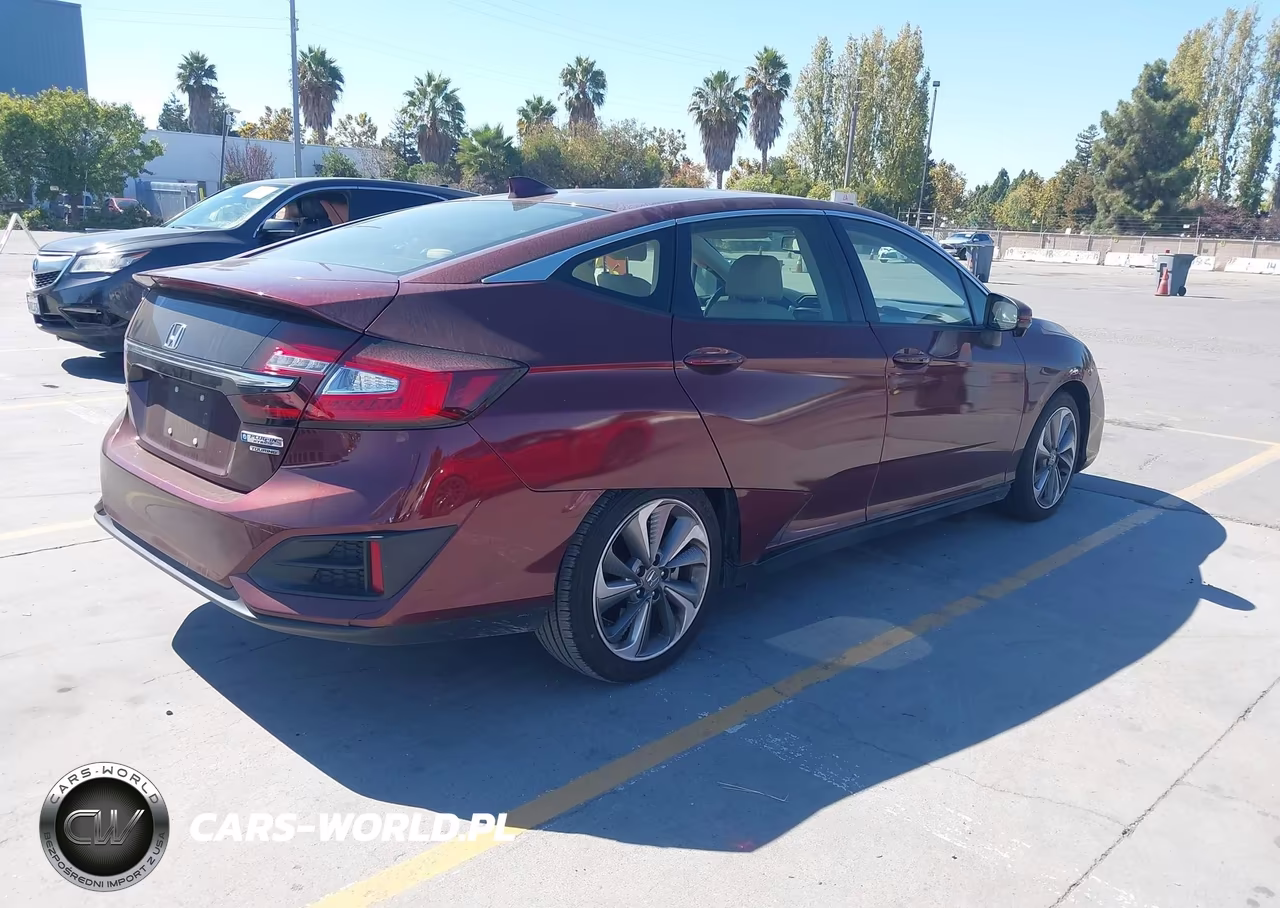 2018 Honda Clarity Plug-In Hybrid Touring VIN:JHMZC5F36JC024265 - 4