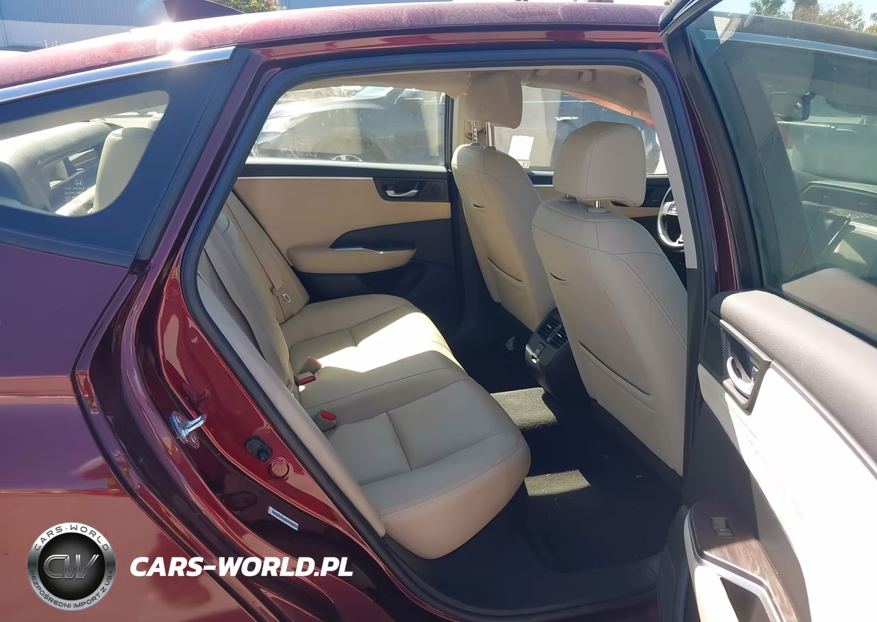 2018 Honda Clarity Plug-In Hybrid Touring VIN:JHMZC5F36JC024265 - 8