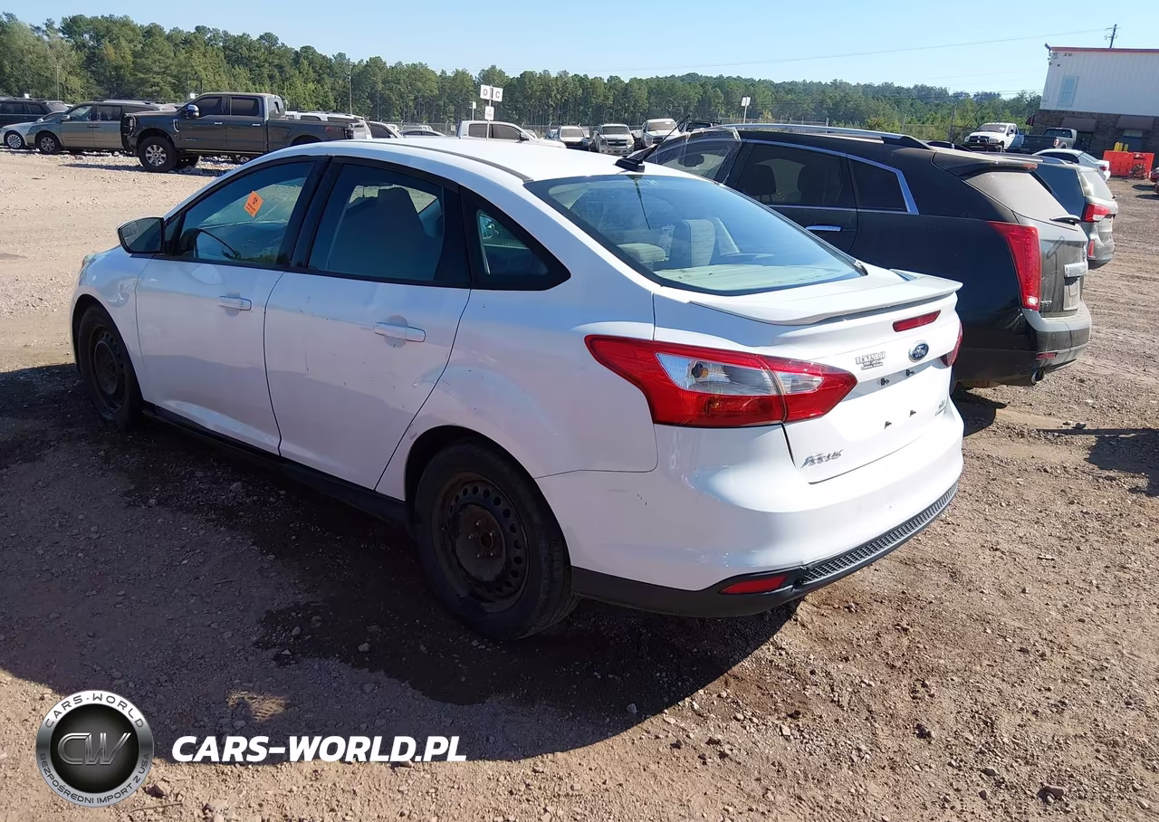 2012 Ford Focus Se VIN:1FAHP3F21CL443811 - 3