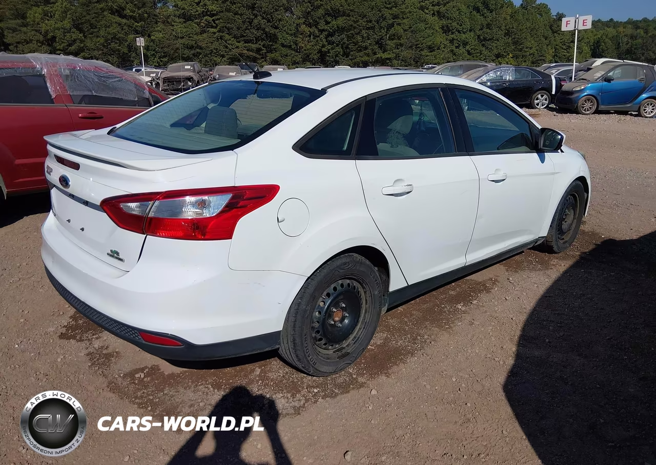 2012 Ford Focus Se VIN:1FAHP3F21CL443811 - 4