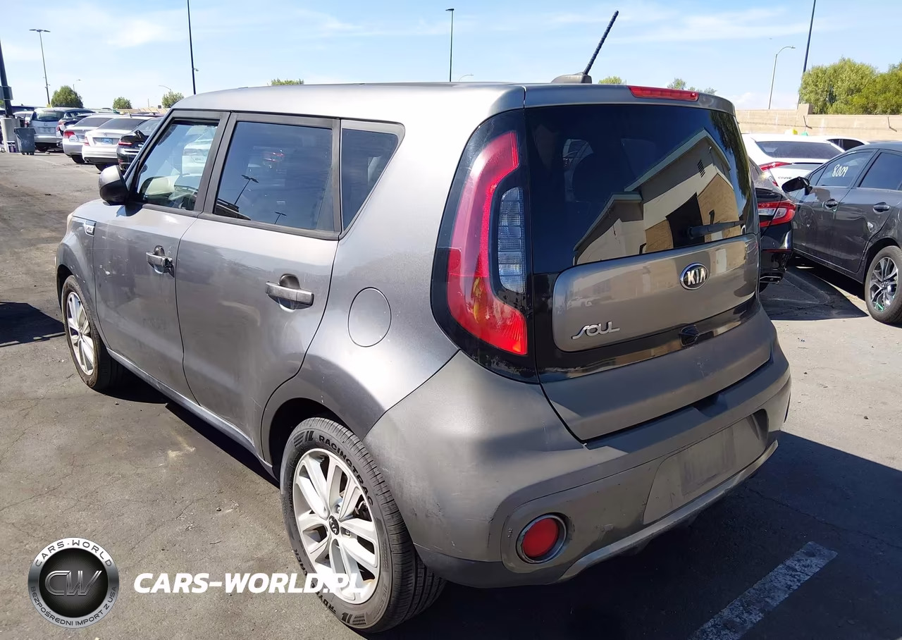 2018 Kia Soul + VIN:KNDJP3A55J7529318 - 3