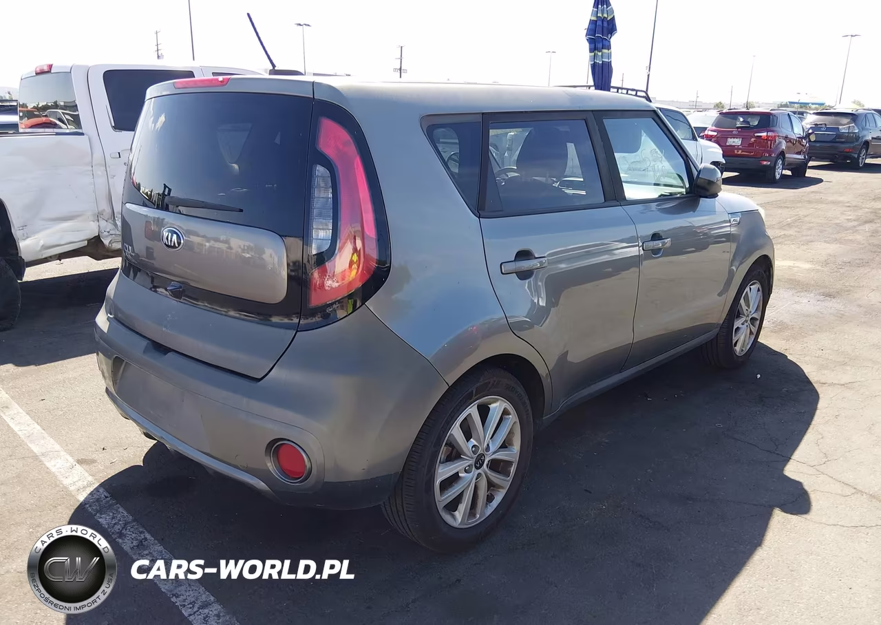 2018 Kia Soul + VIN:KNDJP3A55J7529318 - 4