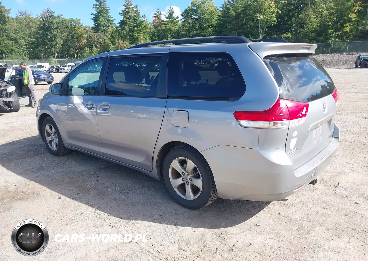 2011 Toyota Sienna Le V6 VIN:5TDKK3DCXBS011497 - 3