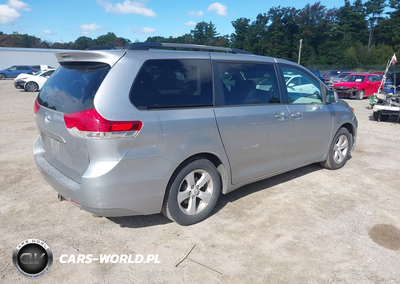 2011 Toyota Sienna Le V6 VIN:5TDKK3DCXBS011497 - 4