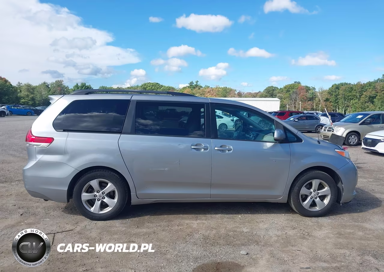 2011 Toyota Sienna Le V6 VIN:5TDKK3DCXBS011497 - 6