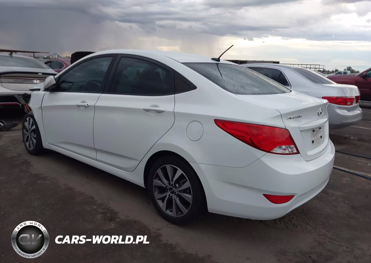 2015 Hyundai Accent Gls VIN:KMHCU4AE2FU923824 - 3