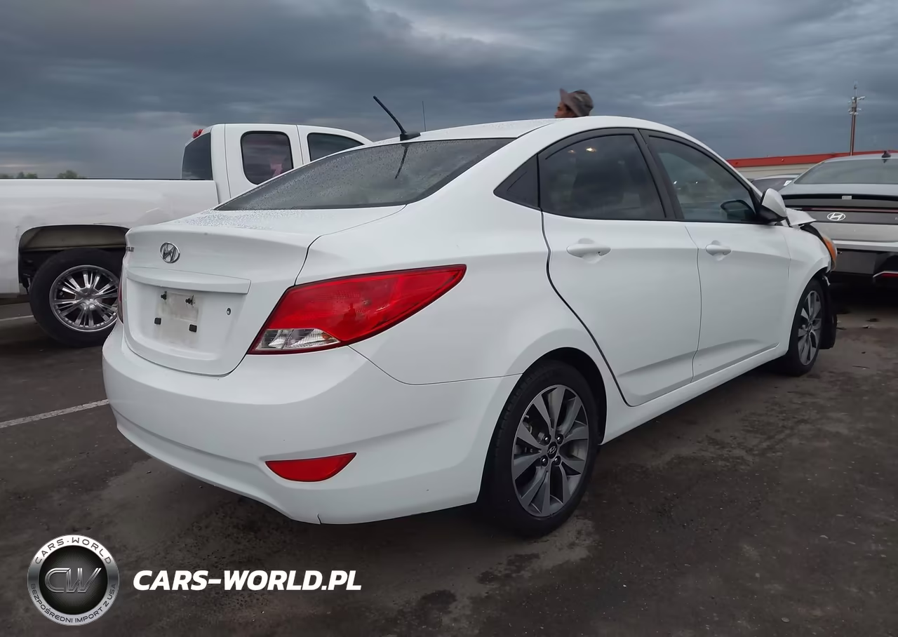 2015 Hyundai Accent Gls VIN:KMHCU4AE2FU923824 - 4
