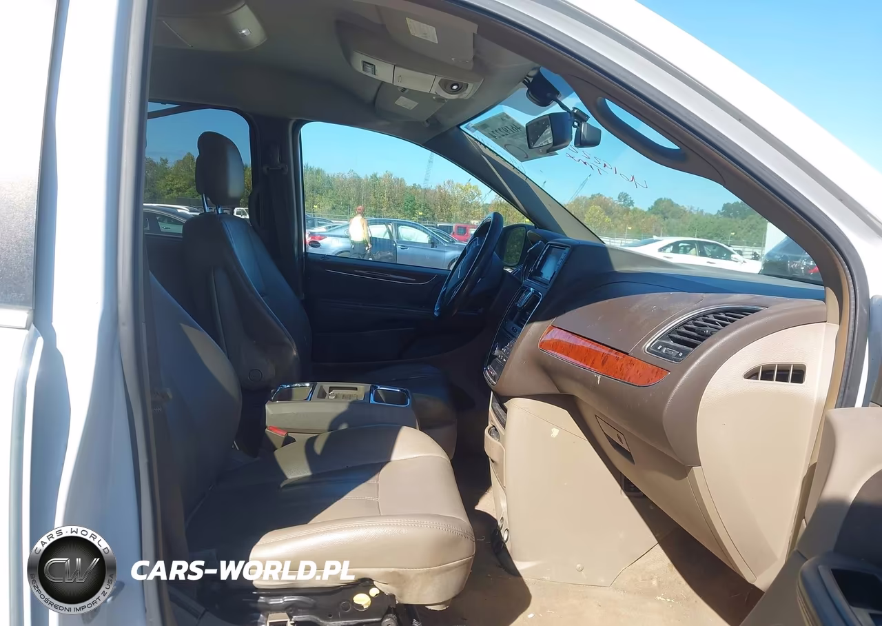 2014 Chrysler Town & Country Touring-L VIN:2C4RC1CG5ER168338 - 5
