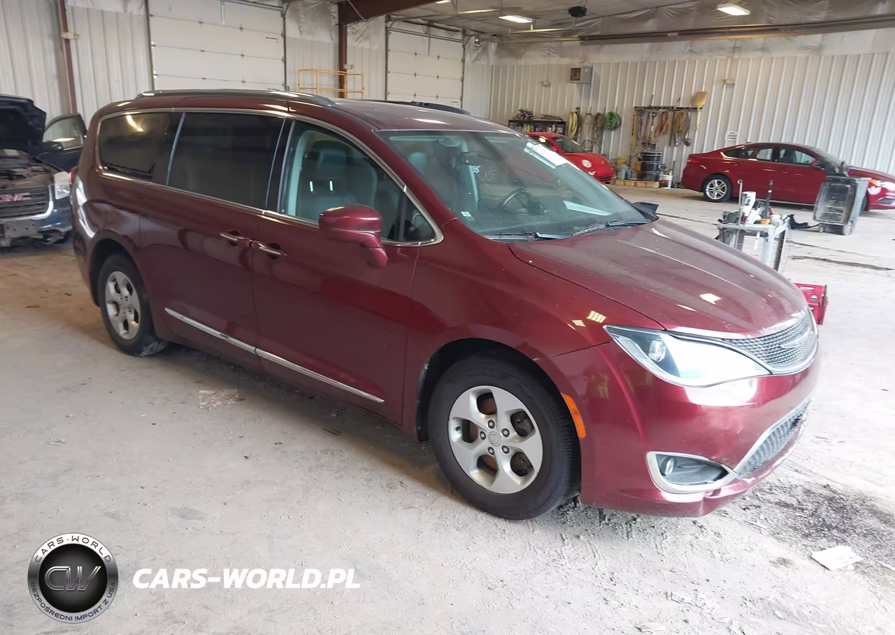 2017 Chrysler Pacifica Touring-L Plus