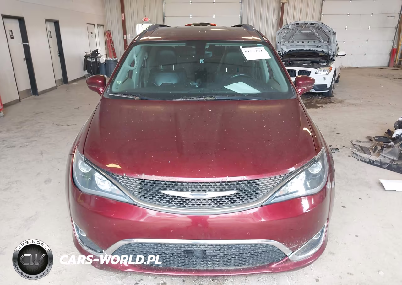 2017 Chrysler Pacifica Touring-L Plus VIN:2C4RC1EG6HR708779 - 12