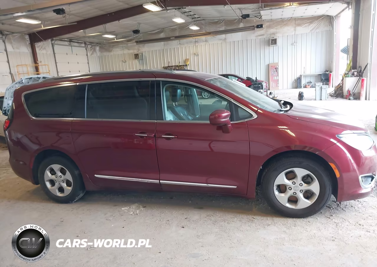 2017 Chrysler Pacifica Touring-L Plus VIN:2C4RC1EG6HR708779 - 13