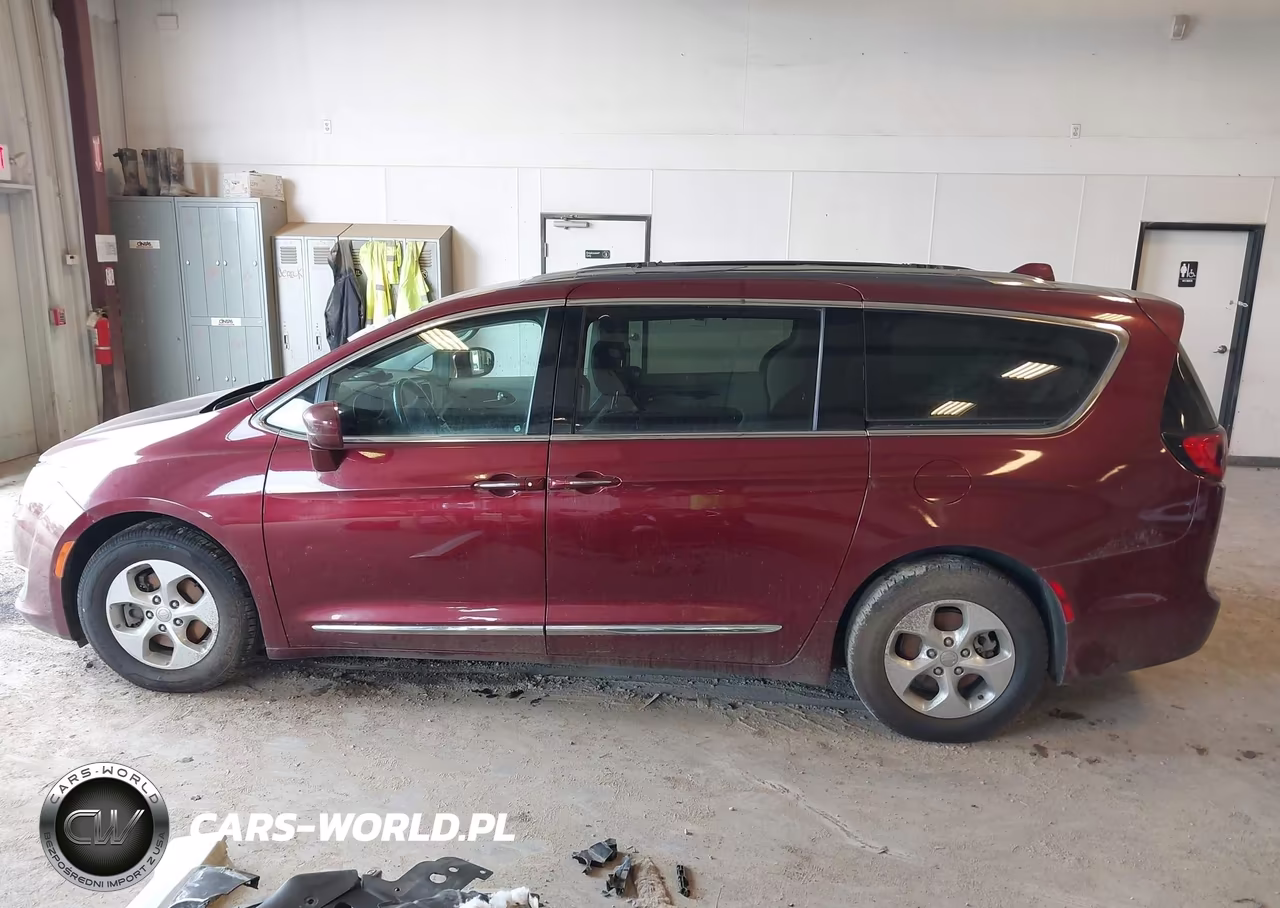2017 Chrysler Pacifica Touring-L Plus VIN:2C4RC1EG6HR708779 - 14