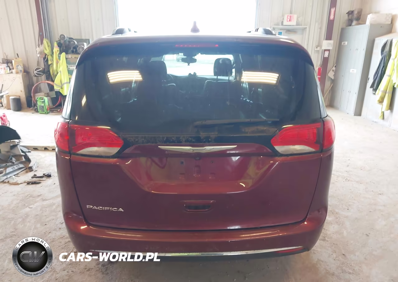 2017 Chrysler Pacifica Touring-L Plus VIN:2C4RC1EG6HR708779 - 16