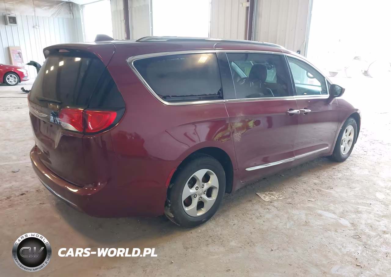 2017 Chrysler Pacifica Touring-L Plus VIN:2C4RC1EG6HR708779 - 4
