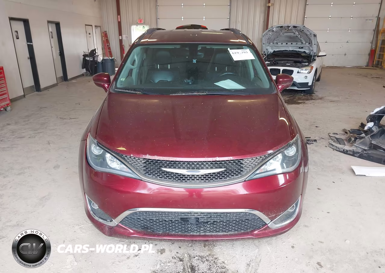 2017 Chrysler Pacifica Touring-L Plus VIN:2C4RC1EG6HR708779 - 6