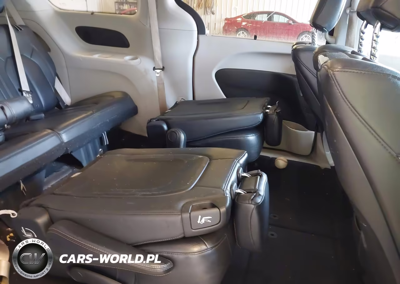 2017 Chrysler Pacifica Touring-L Plus VIN:2C4RC1EG6HR708779 - 8