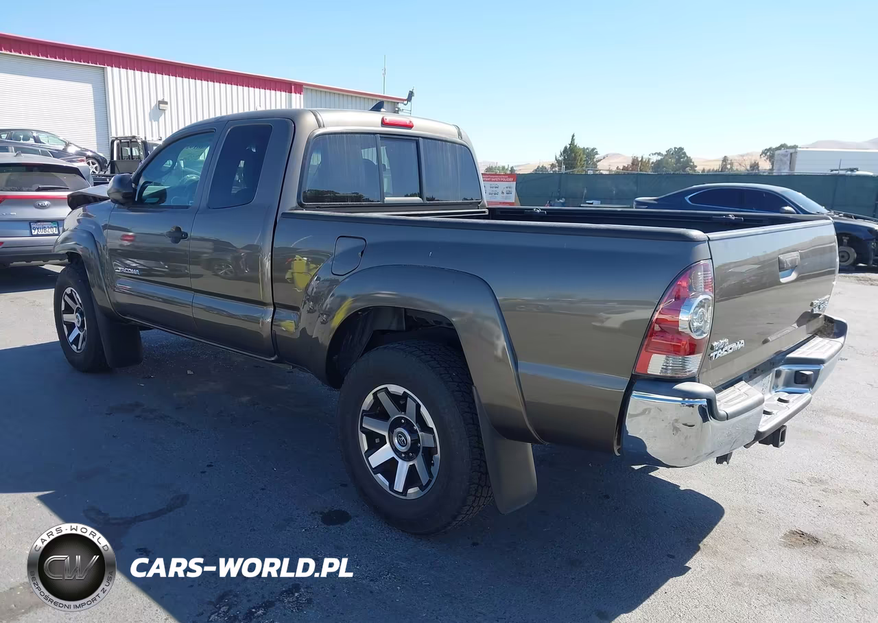 2015 Toyota Tacoma Prerunner V6 VIN:5TFTU4GN8FX084417 - 3