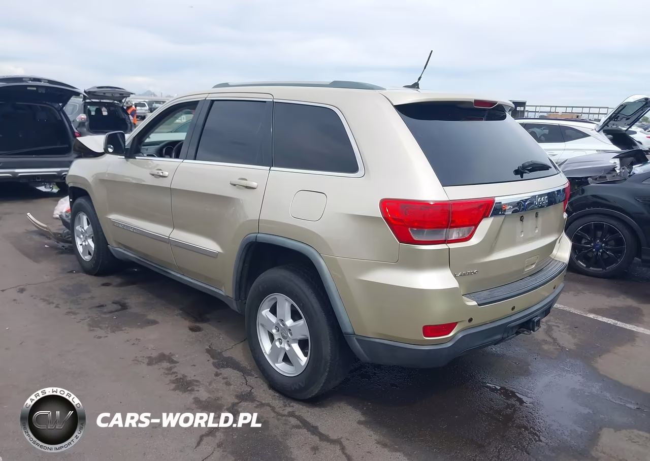 2012 Jeep Grand Cherokee Laredo VIN:1C4RJEAGXCC195041 - 3