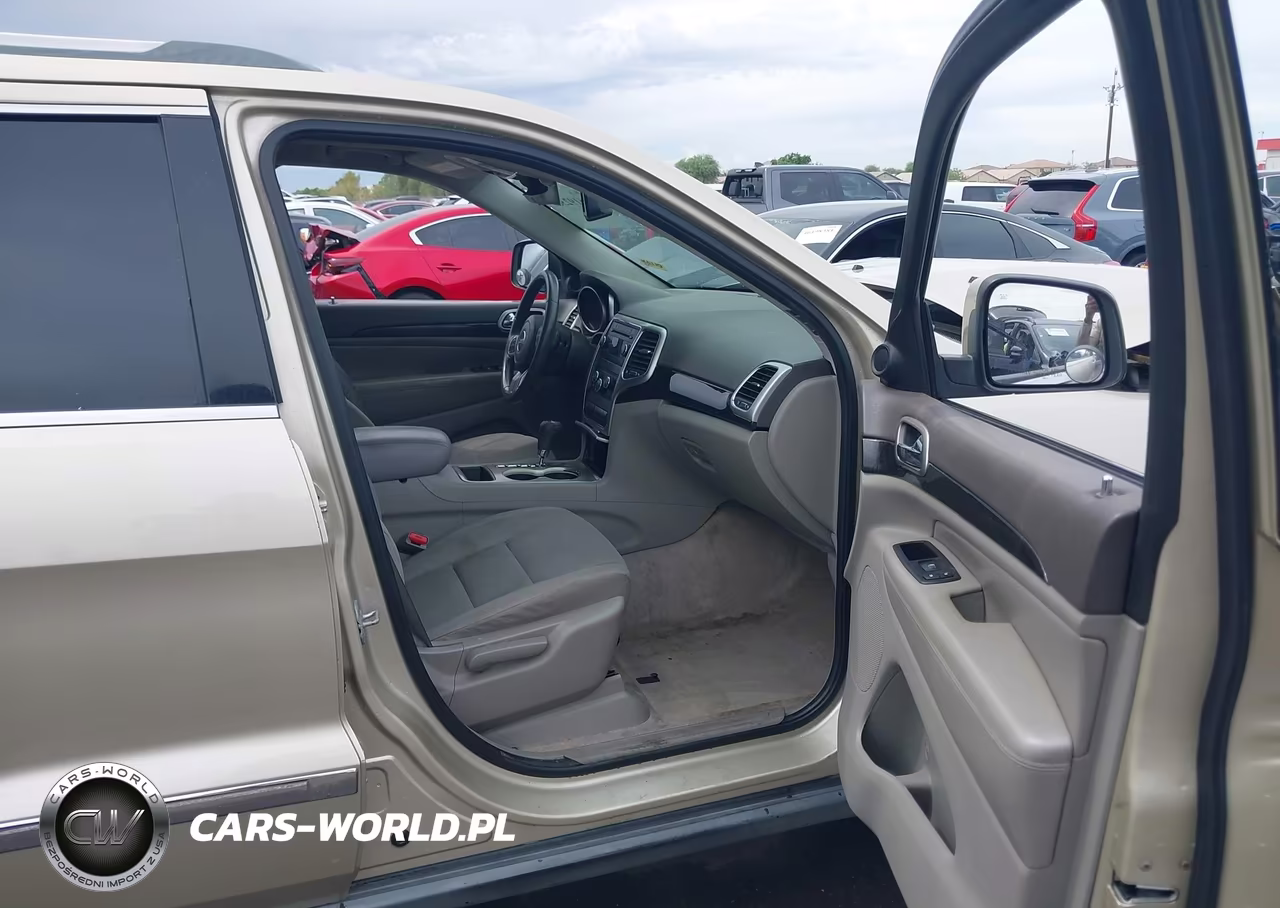 2012 Jeep Grand Cherokee Laredo VIN:1C4RJEAGXCC195041 - 5