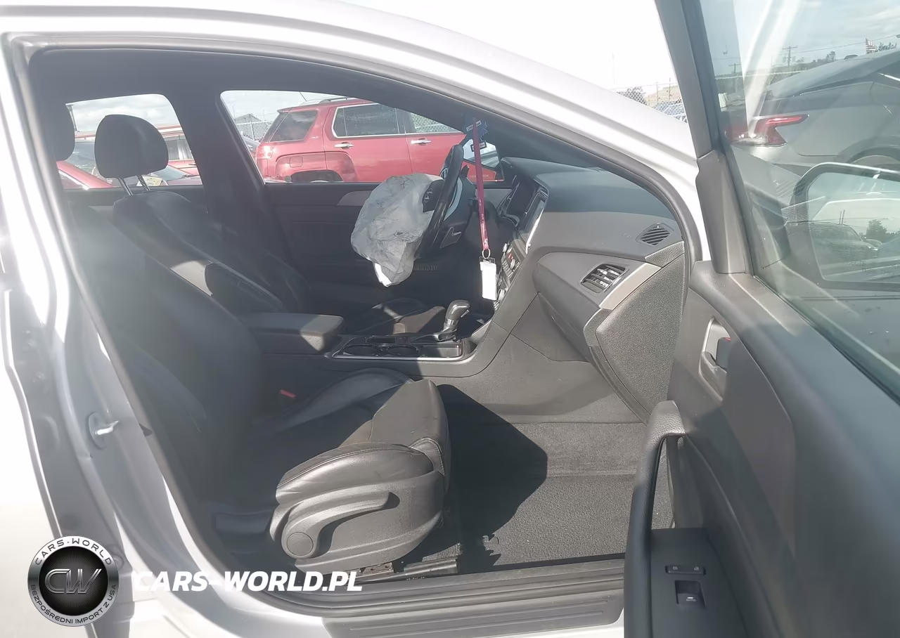 2019 Hyundai Sonata Sport VIN:5NPE34AF7KH817298 - 5