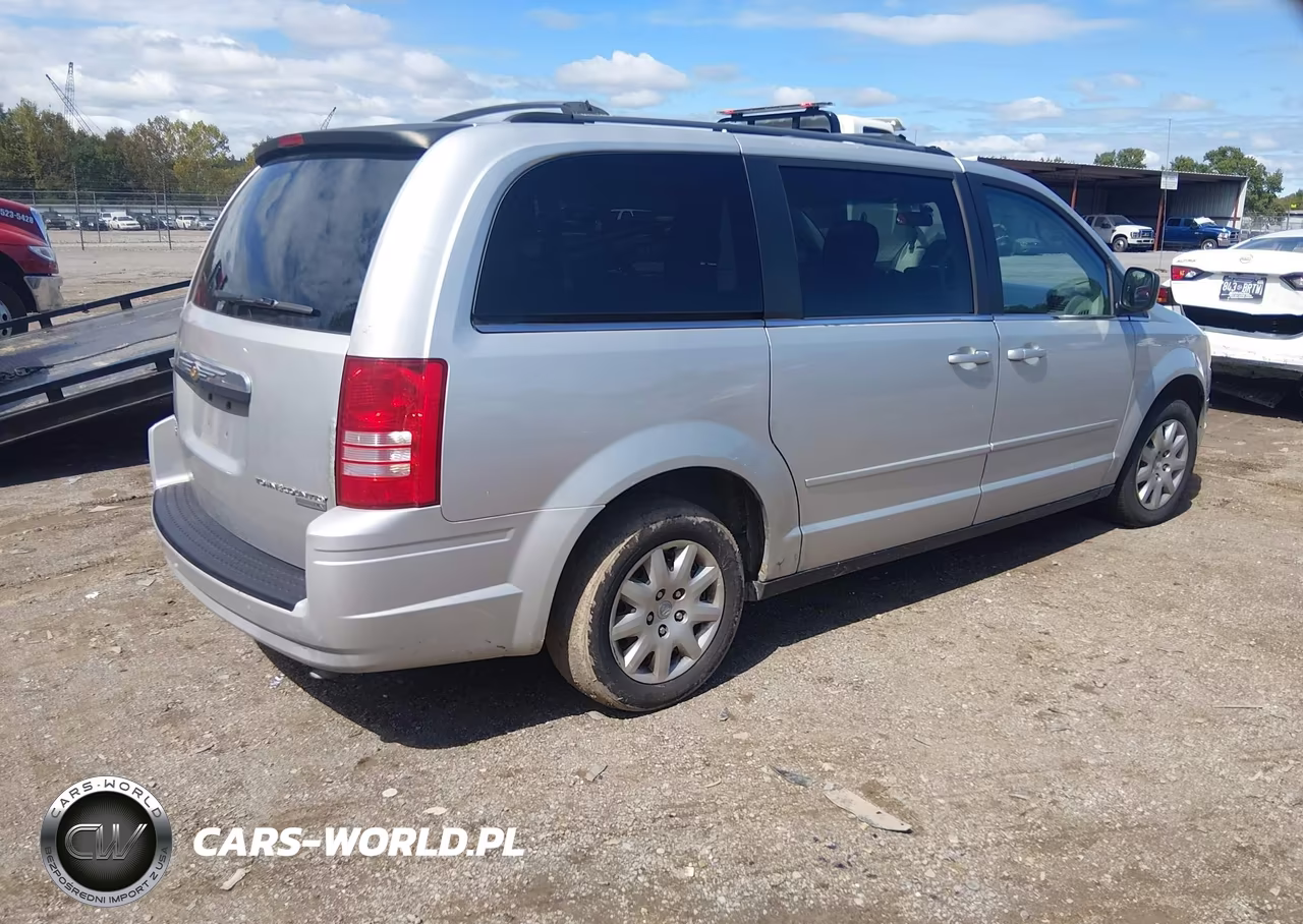 2010 Chrysler Town & Country Lx VIN:2A4RR4DE4AR169739 - 4