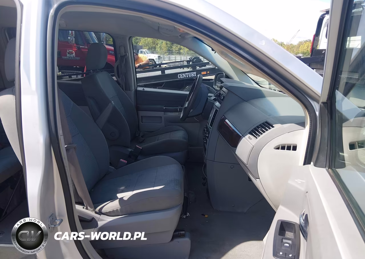 2010 Chrysler Town & Country Lx VIN:2A4RR4DE4AR169739 - 5