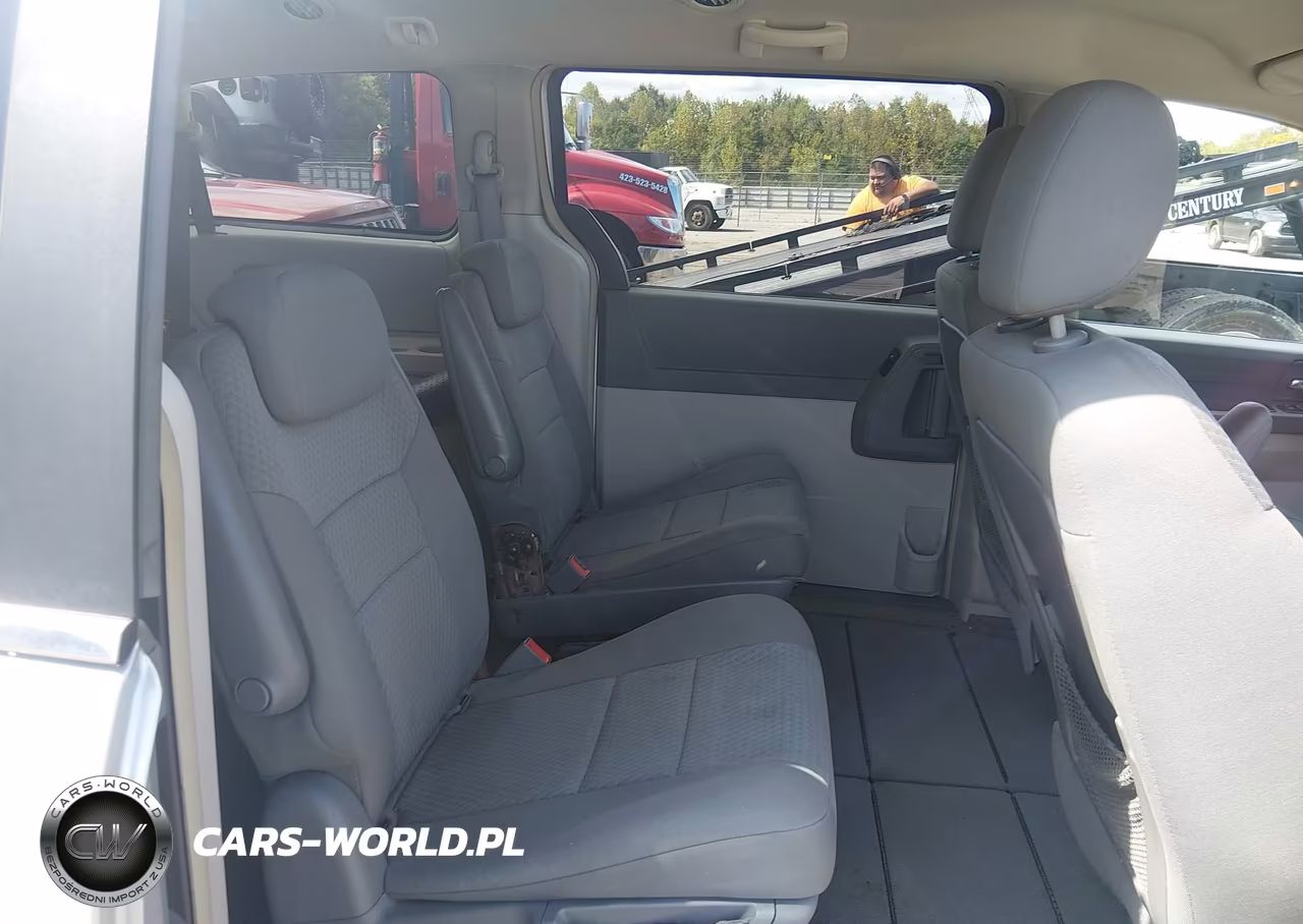 2010 Chrysler Town & Country Lx VIN:2A4RR4DE4AR169739 - 8