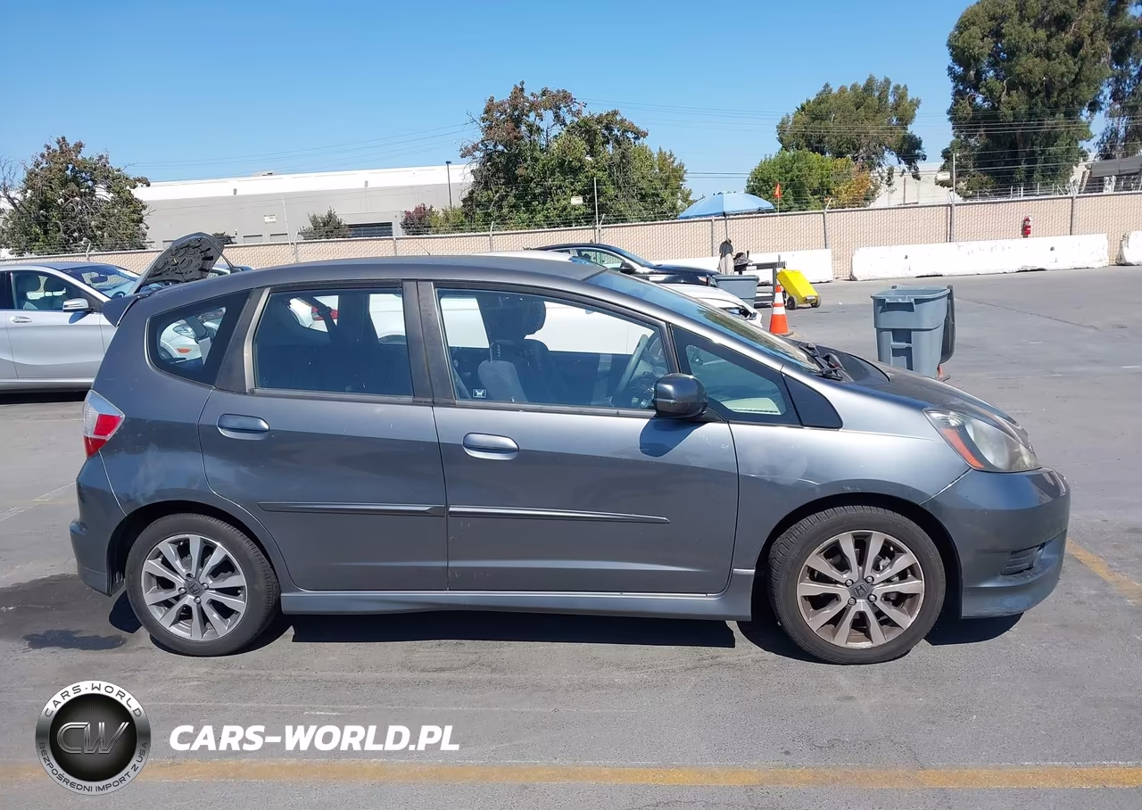 2013 Honda Fit Sport VIN:JHMGE8G5XDC016399 - 13