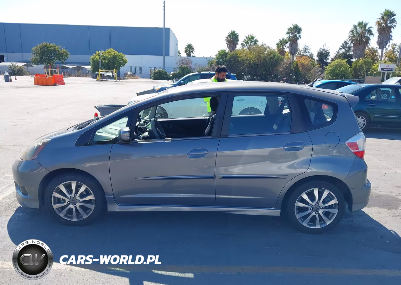 2013 Honda Fit Sport VIN:JHMGE8G5XDC016399 - 14