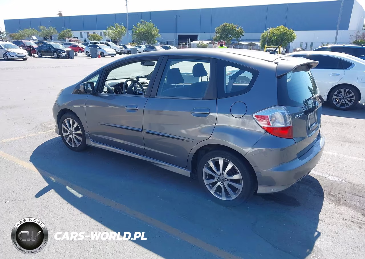 2013 Honda Fit Sport VIN:JHMGE8G5XDC016399 - 3