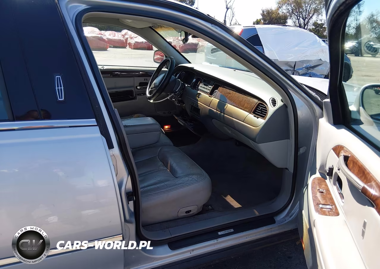 2001 Lincoln Town Car Cartier VIN:1LNHM85W51Y707158 - 5