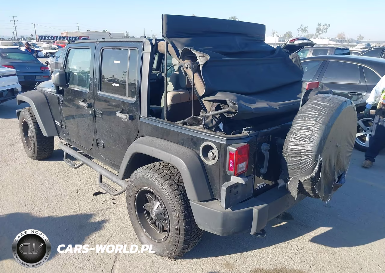 2010 Jeep Wrangler Unlimited Sport VIN:1J4BB3H12AL201121 - 3