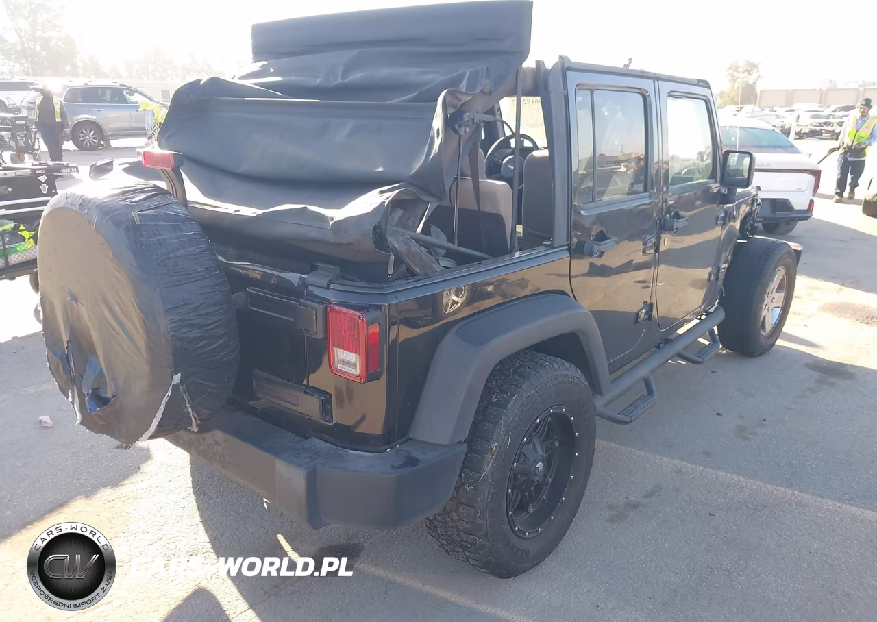 2010 Jeep Wrangler Unlimited Sport VIN:1J4BB3H12AL201121 - 4