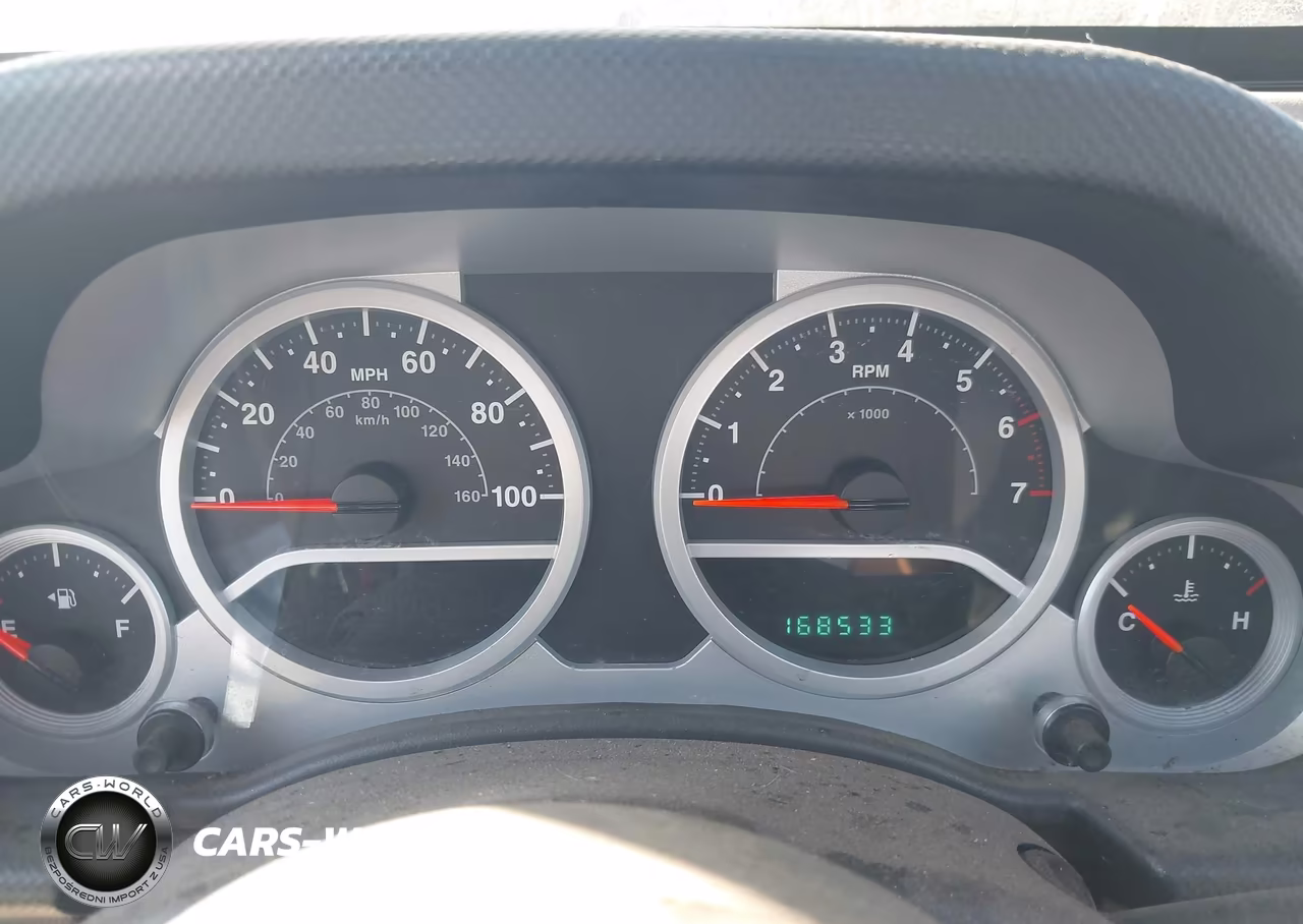 2010 Jeep Wrangler Unlimited Sport VIN:1J4BB3H12AL201121 - 7