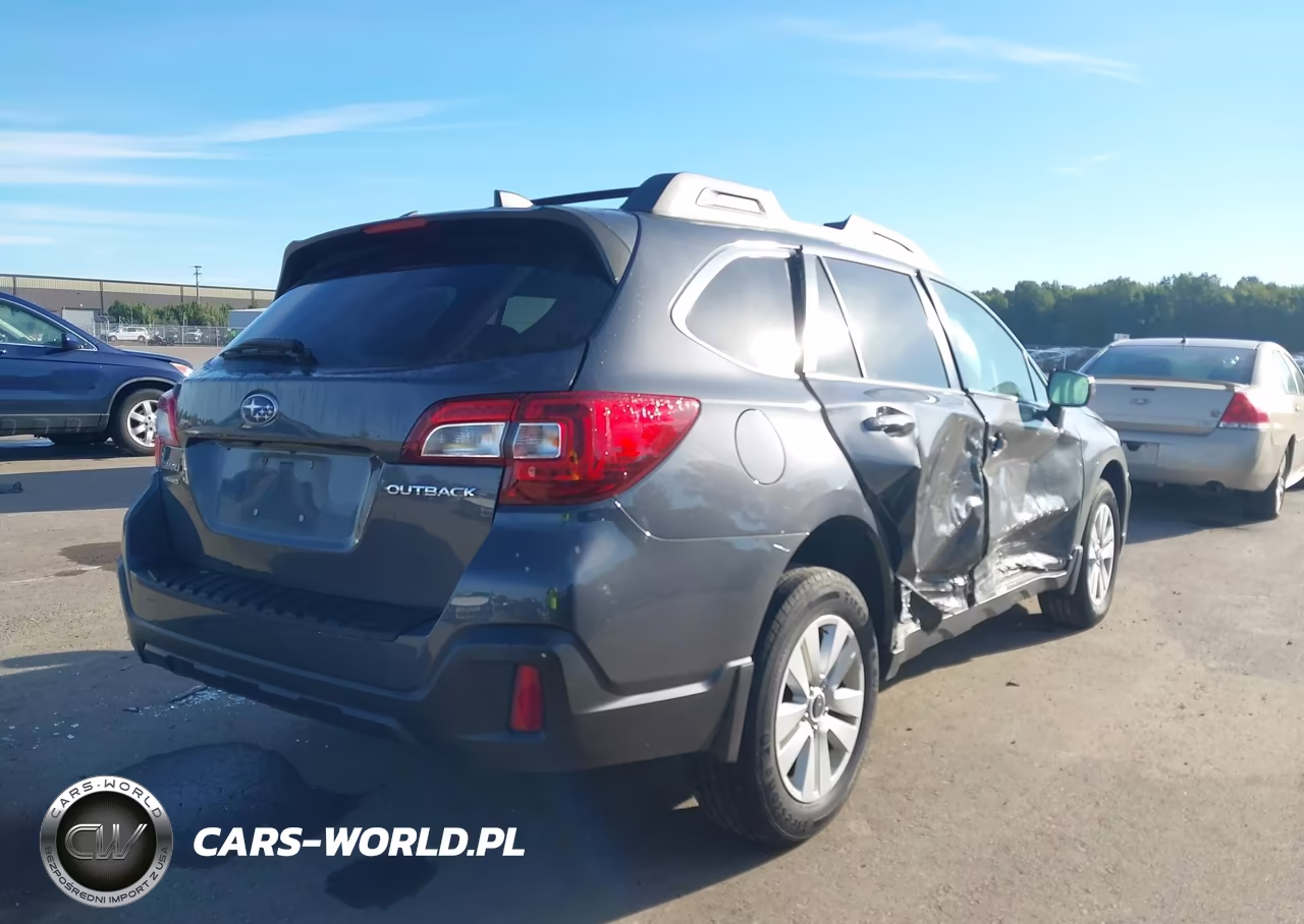 2018 Subaru Outback 2.5I Premium VIN:4S4BSACC4J3355716 - 4