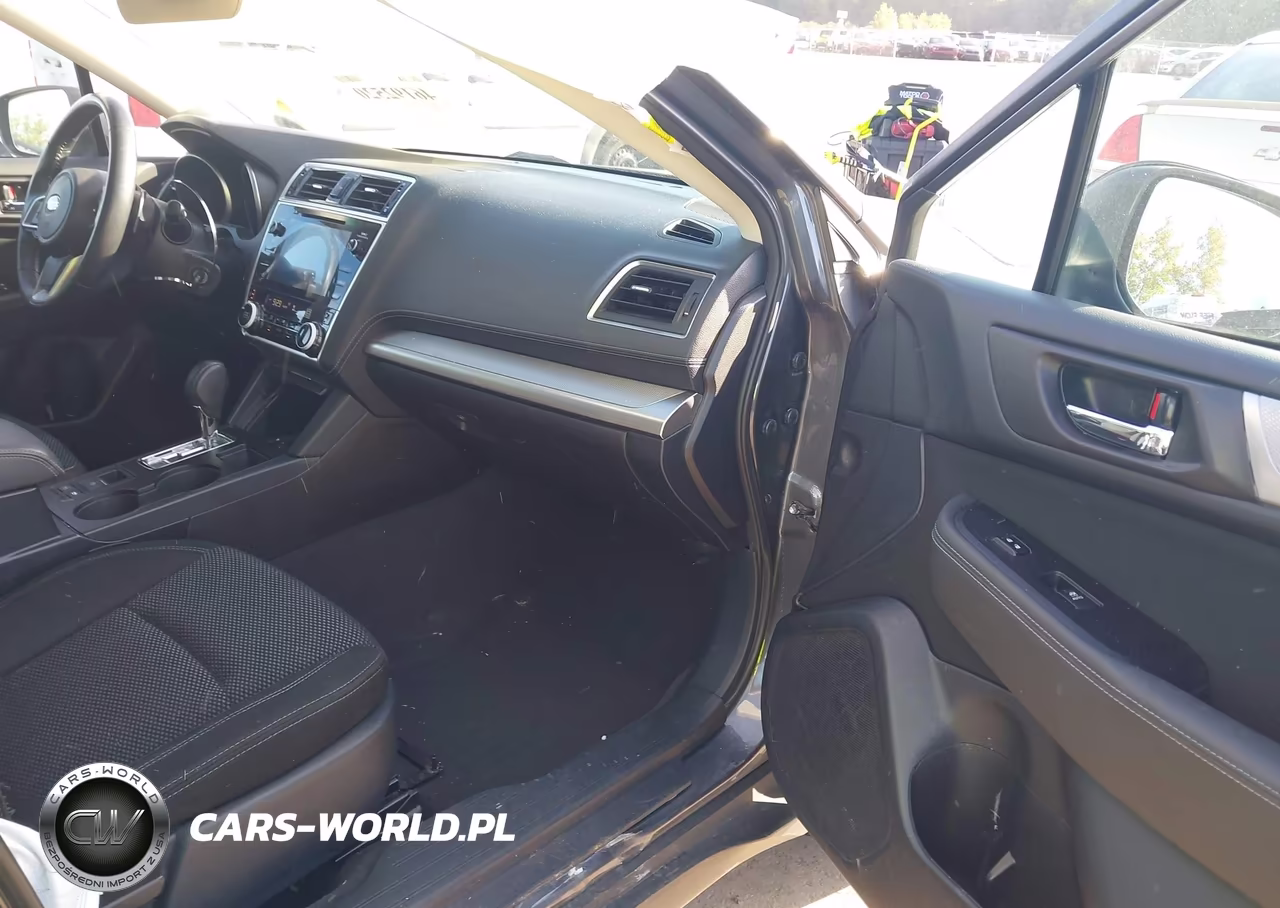 2018 Subaru Outback 2.5I Premium VIN:4S4BSACC4J3355716 - 5