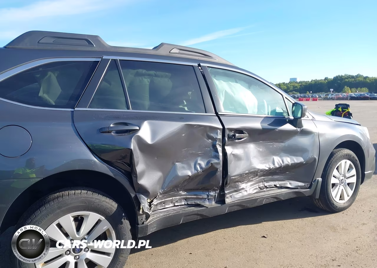 2018 Subaru Outback 2.5I Premium VIN:4S4BSACC4J3355716 - 6