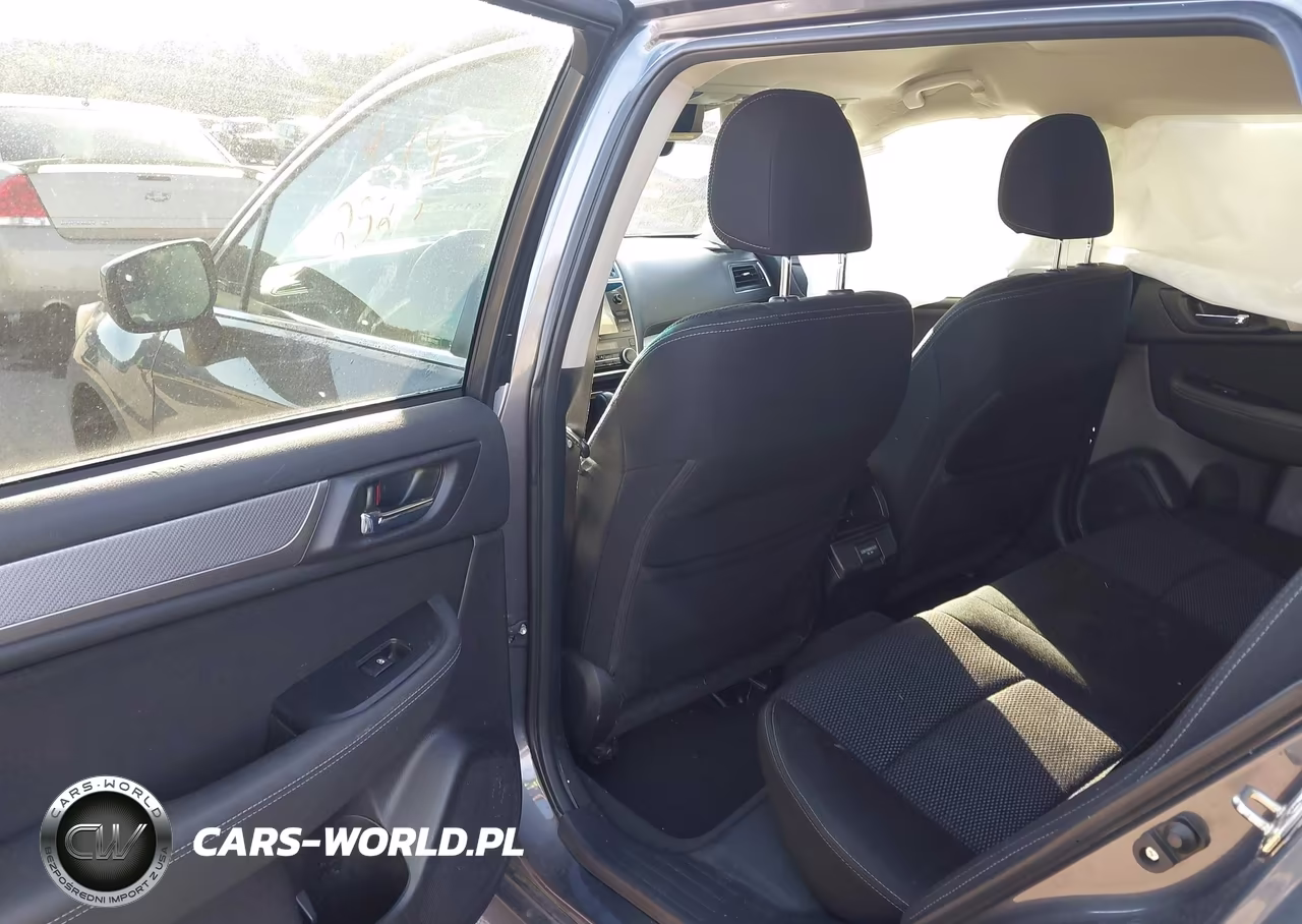 2018 Subaru Outback 2.5I Premium VIN:4S4BSACC4J3355716 - 8
