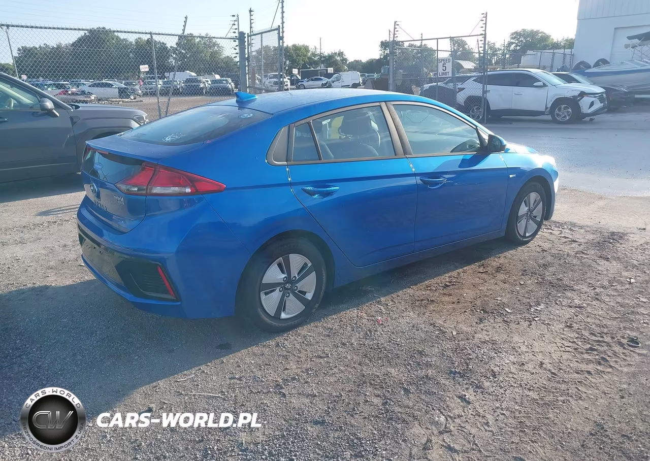 2018 Hyundai Ioniq Hybrid Blue VIN:KMHC65LC2JU091860 - 4