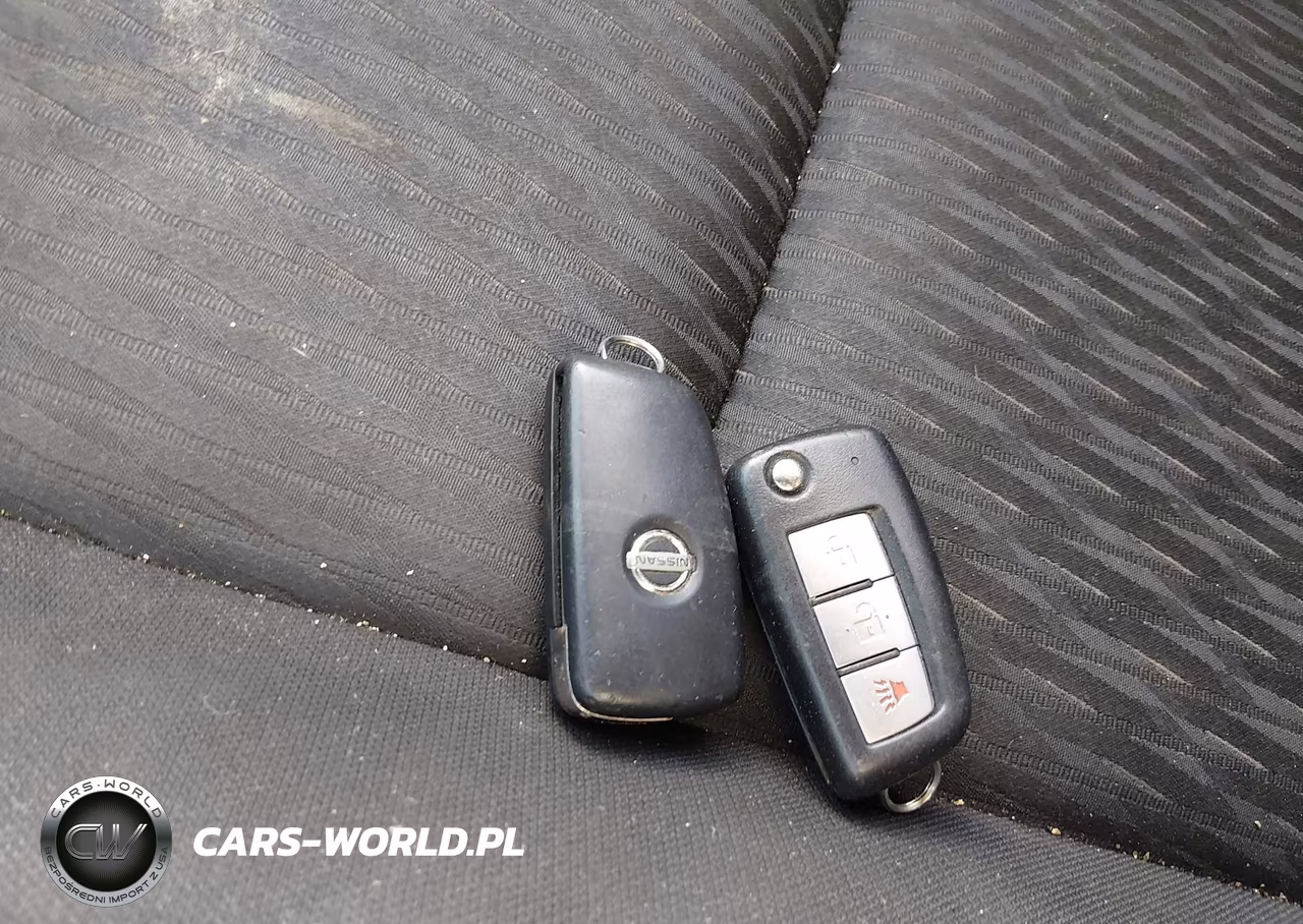 2019 Nissan Rogue S VIN:KNMAT2MV4KP558926 - 11