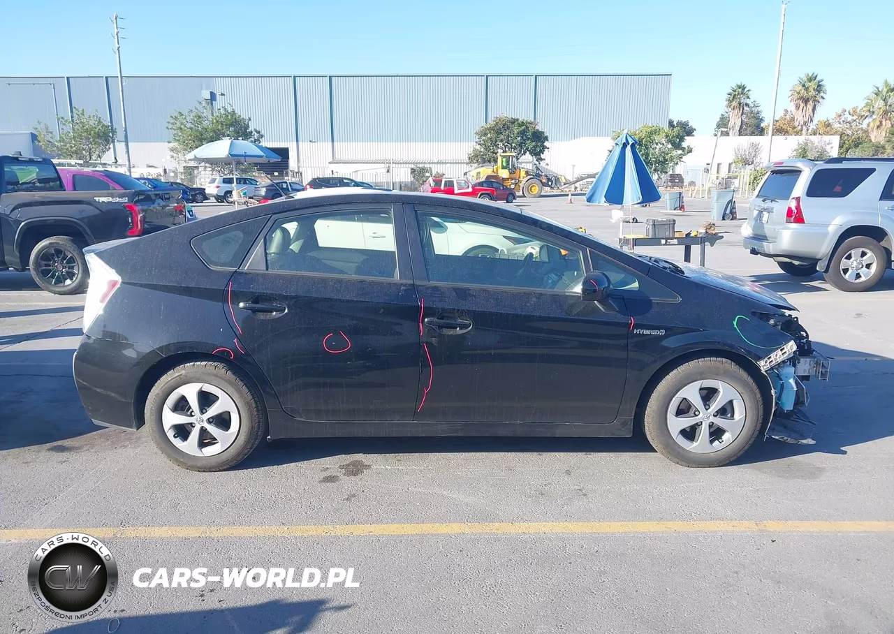 2015 Toyota Prius Two VIN:JTDKN3DU2F1961727 - 14