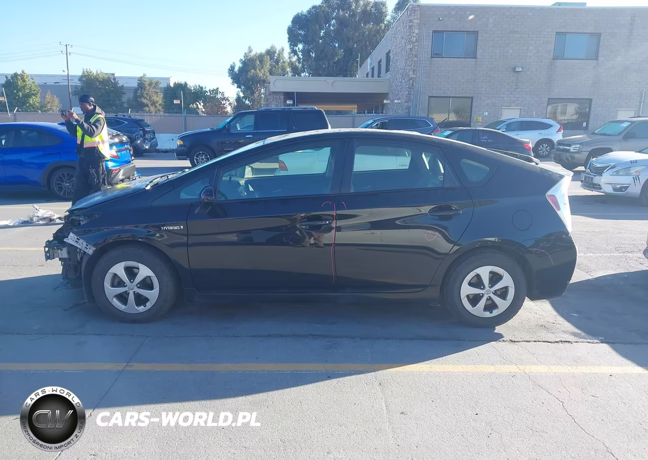 2015 Toyota Prius Two VIN:JTDKN3DU2F1961727 - 15