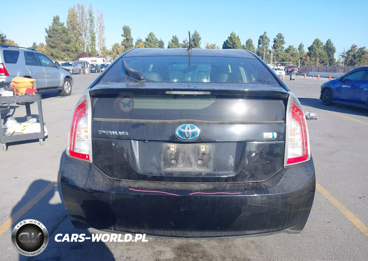 2015 Toyota Prius Two VIN:JTDKN3DU2F1961727 - 17