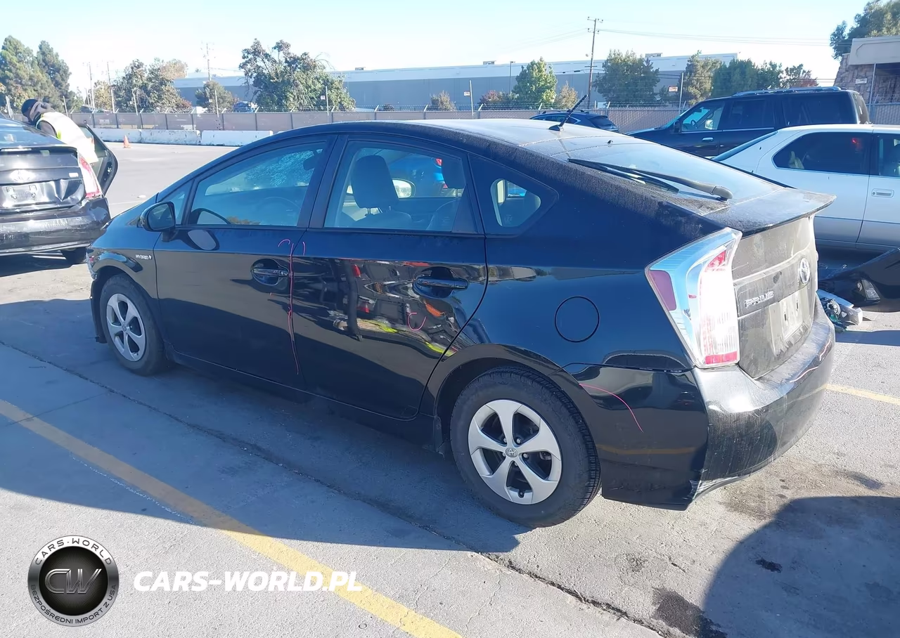 2015 Toyota Prius Two VIN:JTDKN3DU2F1961727 - 3
