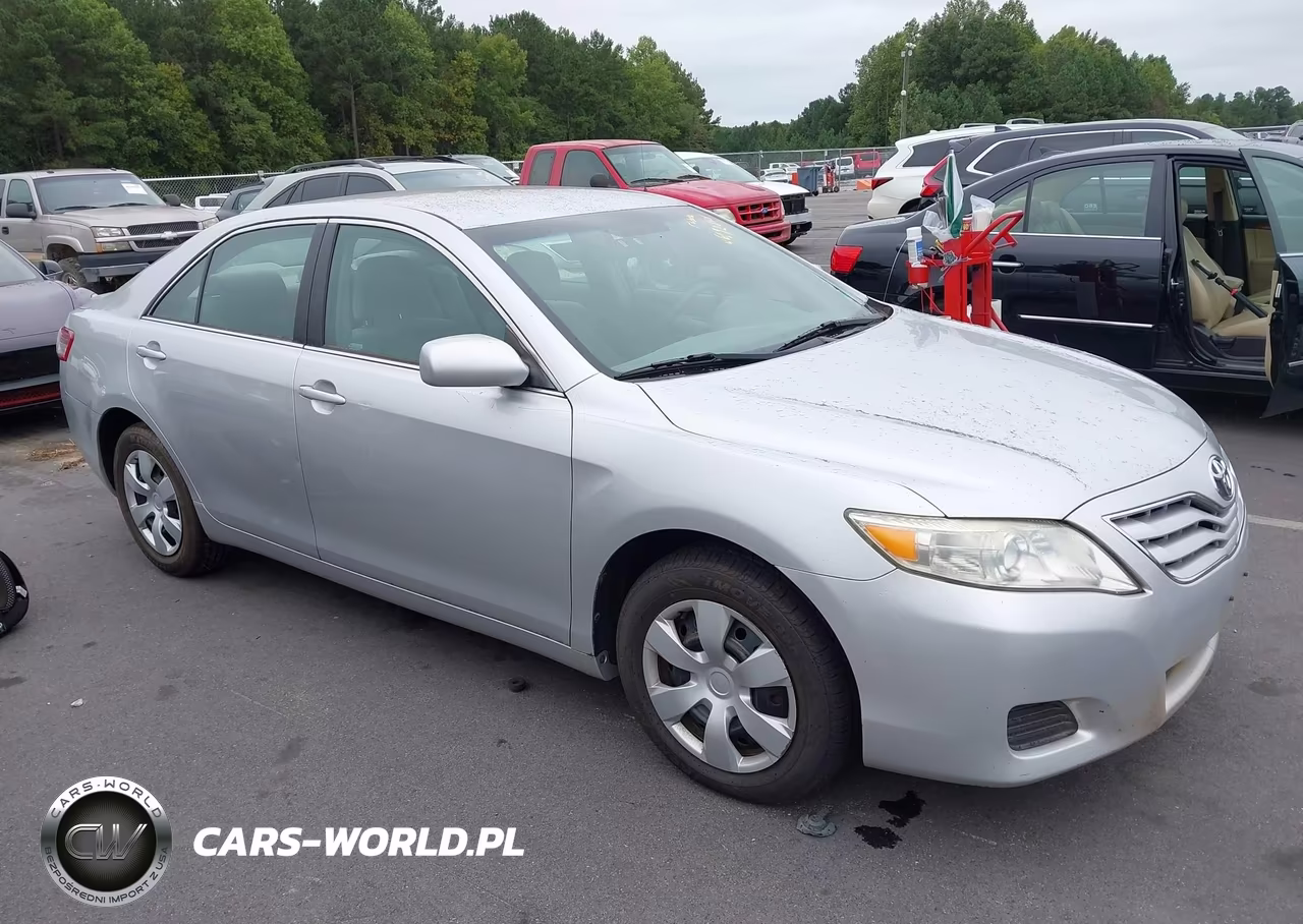 2010 Toyota Camry Le – zdjęcie 1 z 11