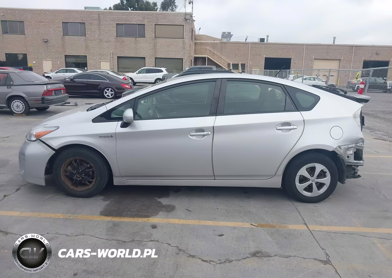 2014 Toyota Prius Two VIN:JTDKN3DU9E1815260 - 15