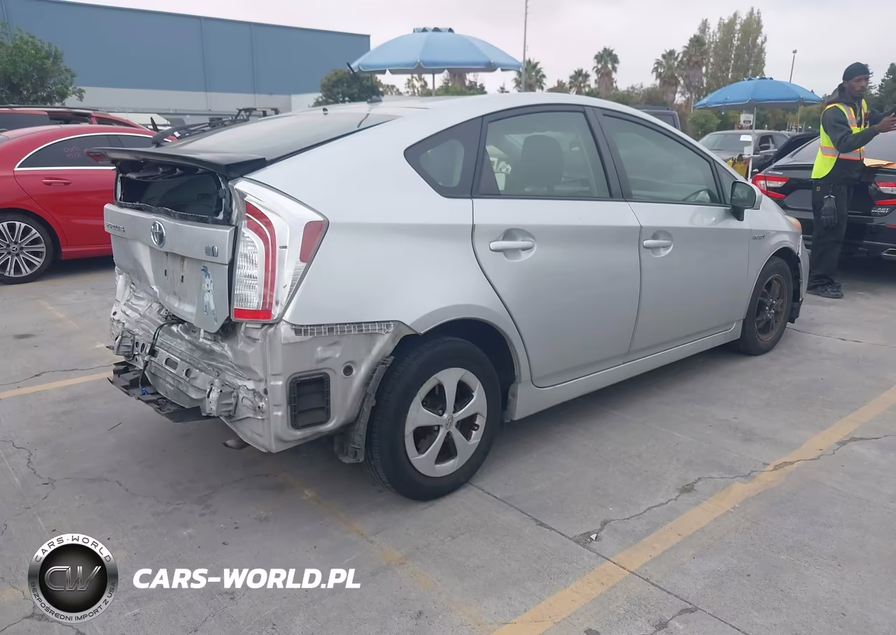 2014 Toyota Prius Two VIN:JTDKN3DU9E1815260 - 4