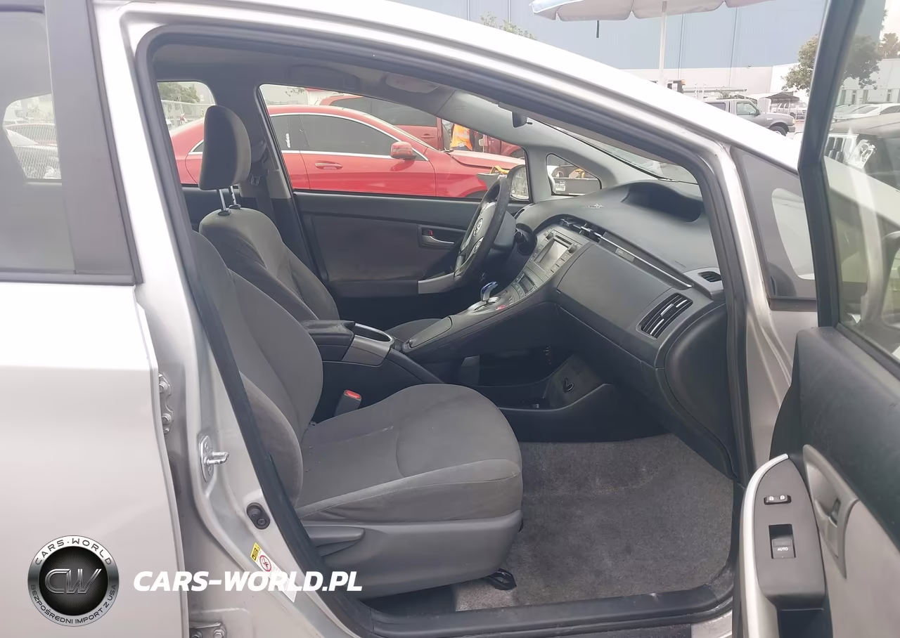 2014 Toyota Prius Two VIN:JTDKN3DU9E1815260 - 5